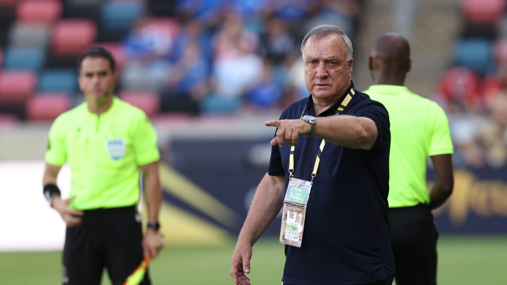 Advocaat adopts relaxed demeanour ahead of Curaçao vs Ecuador World Cup qualifier (Photo by: usatoday.com)