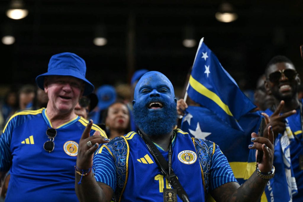 Curacao's Blue Wave earns international recognition through World Cup participation (Photo by: yimg.com)