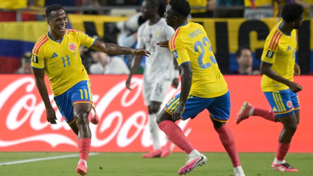 Colombia and Argentina advance to World Cup last 16; Pochettino throws ceremonial first pitch (Photo by: espncdn.com)