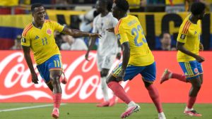 Colombia and Argentina advance to World Cup last 16; Pochettino throws ceremonial first pitch (Photo by: espncdn.com)