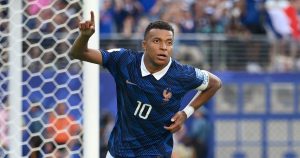 France opts for rotation in World Cup group match against Paraguay, key forward starts on bench (Photo by: ad.nl)