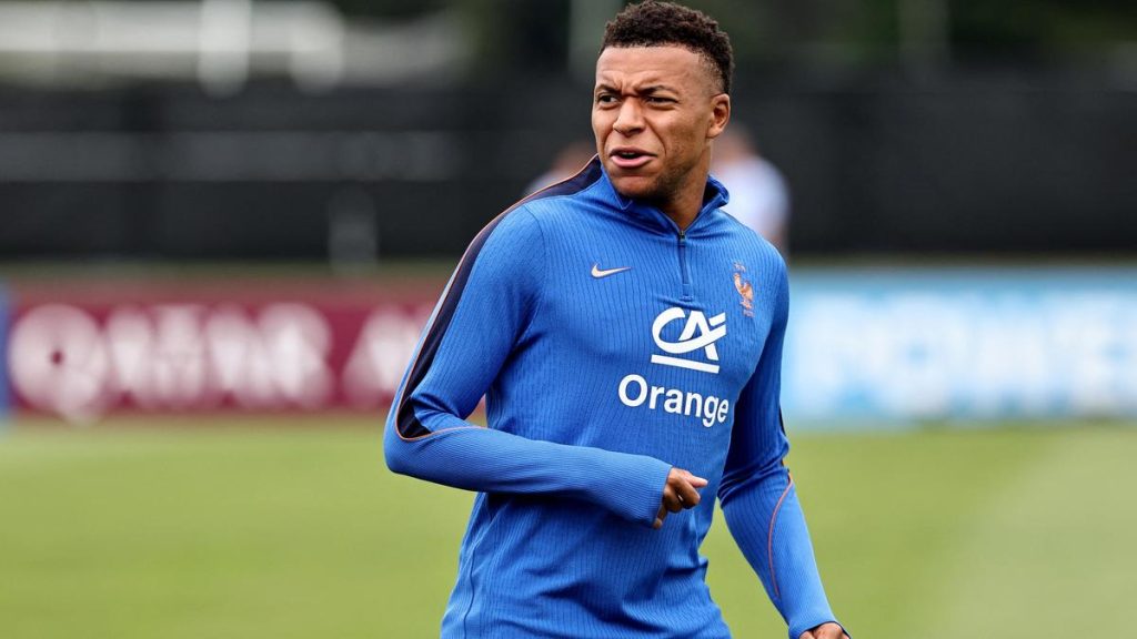 Mbappé condemns Paraguayan senator over alleged racist remarks following World Cup match (Photo by: thgim.com)