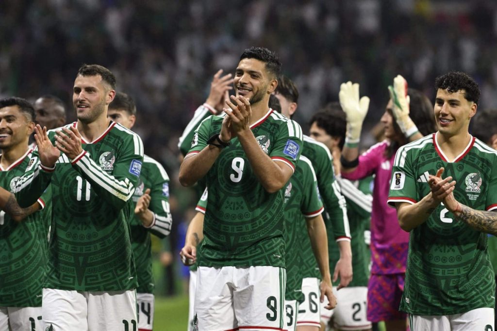 Mexico's World Cup squad returns luxury watches received as gift from content creator Stevewilldoit (Photo by: nyt.com)