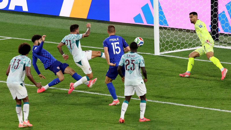 New World Cup ball technology contributes to Croatia's elimination from tournament (Photo by: cnn.com)