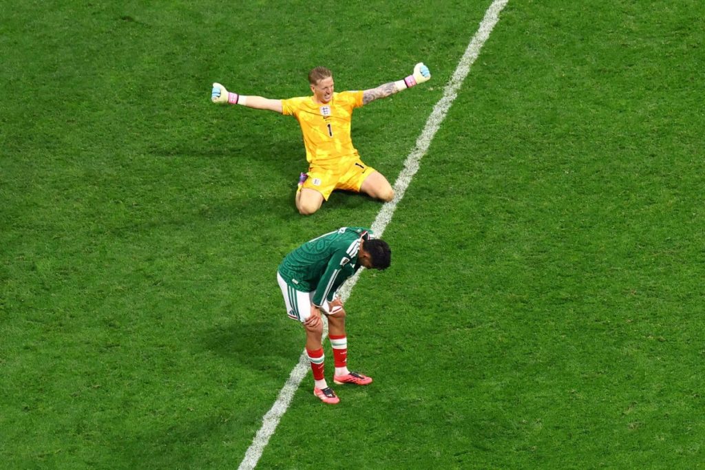 Ten-man England advance to World Cup quarter-finals following Azteca stadium contest (Photo by: nyt.com)
