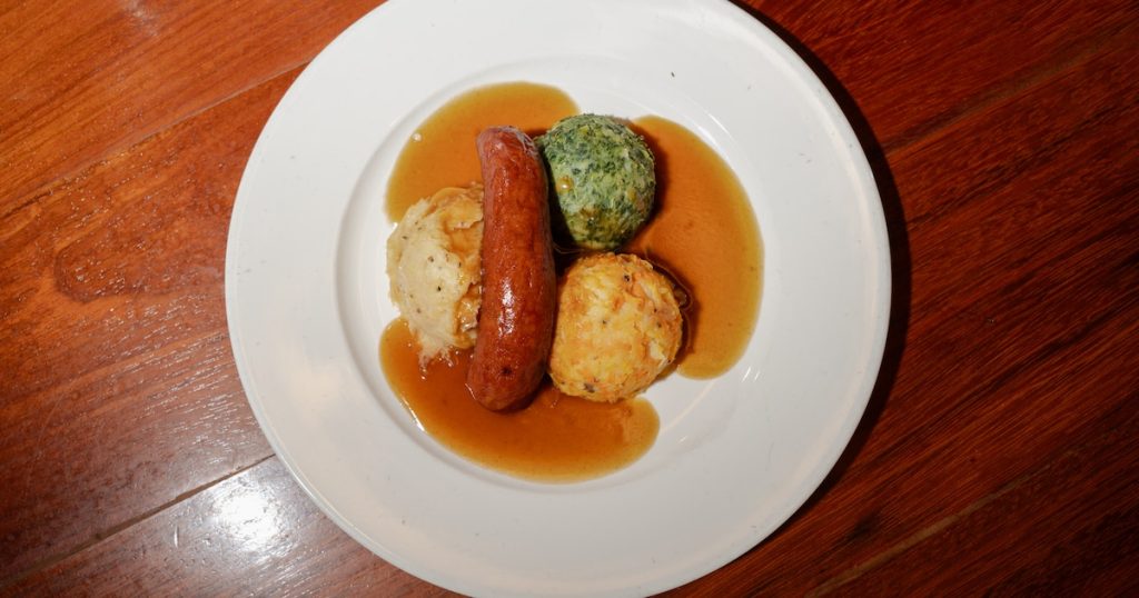 Dutch restaurants around Leidseplein serve as major tourist draw (Photo by: parool.nl)