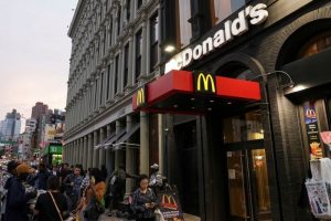 McDonald's launches tiered loyalty program to attract returning customers (Photo by: zonebourse.com)