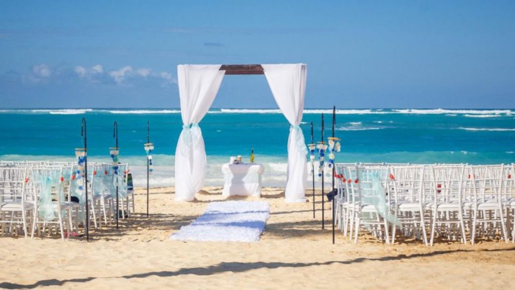 Aruba generates substantial revenue from wedding tourism (Photo by: pubble.cloud)
