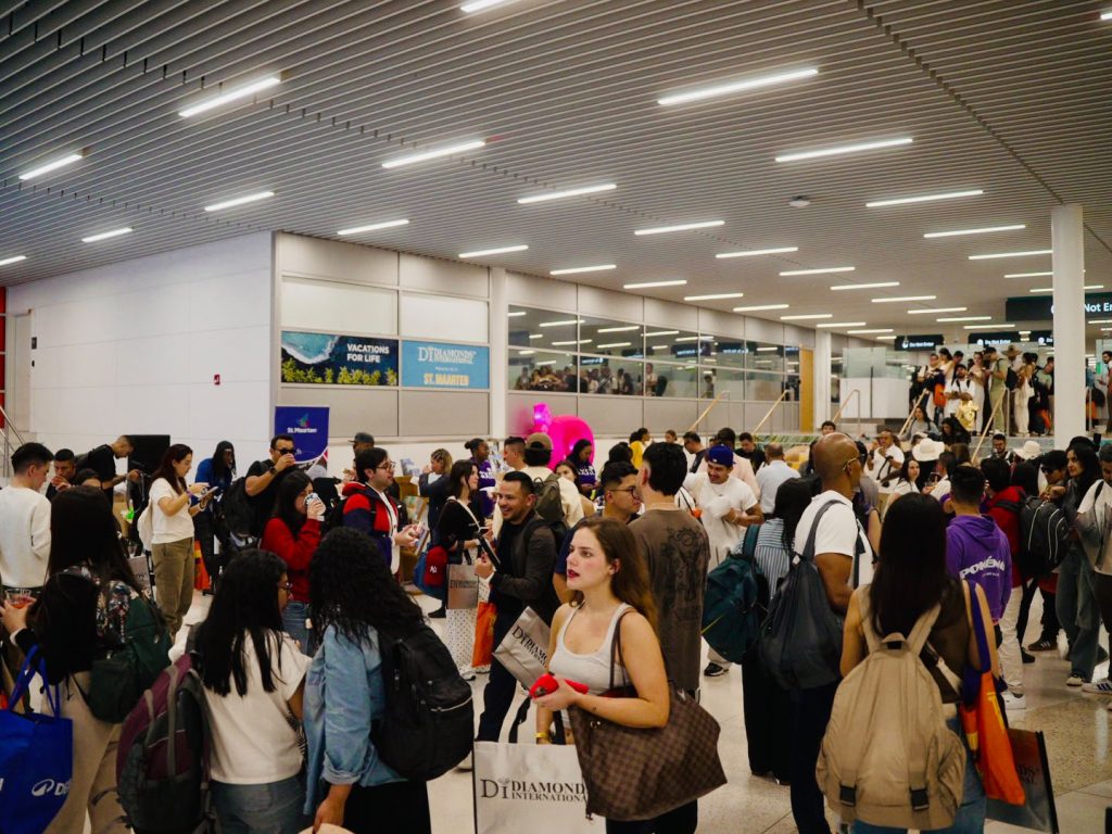 Sint Maarten welcomes approximately 400 Colombian visitors (Photo by: eanews.com)